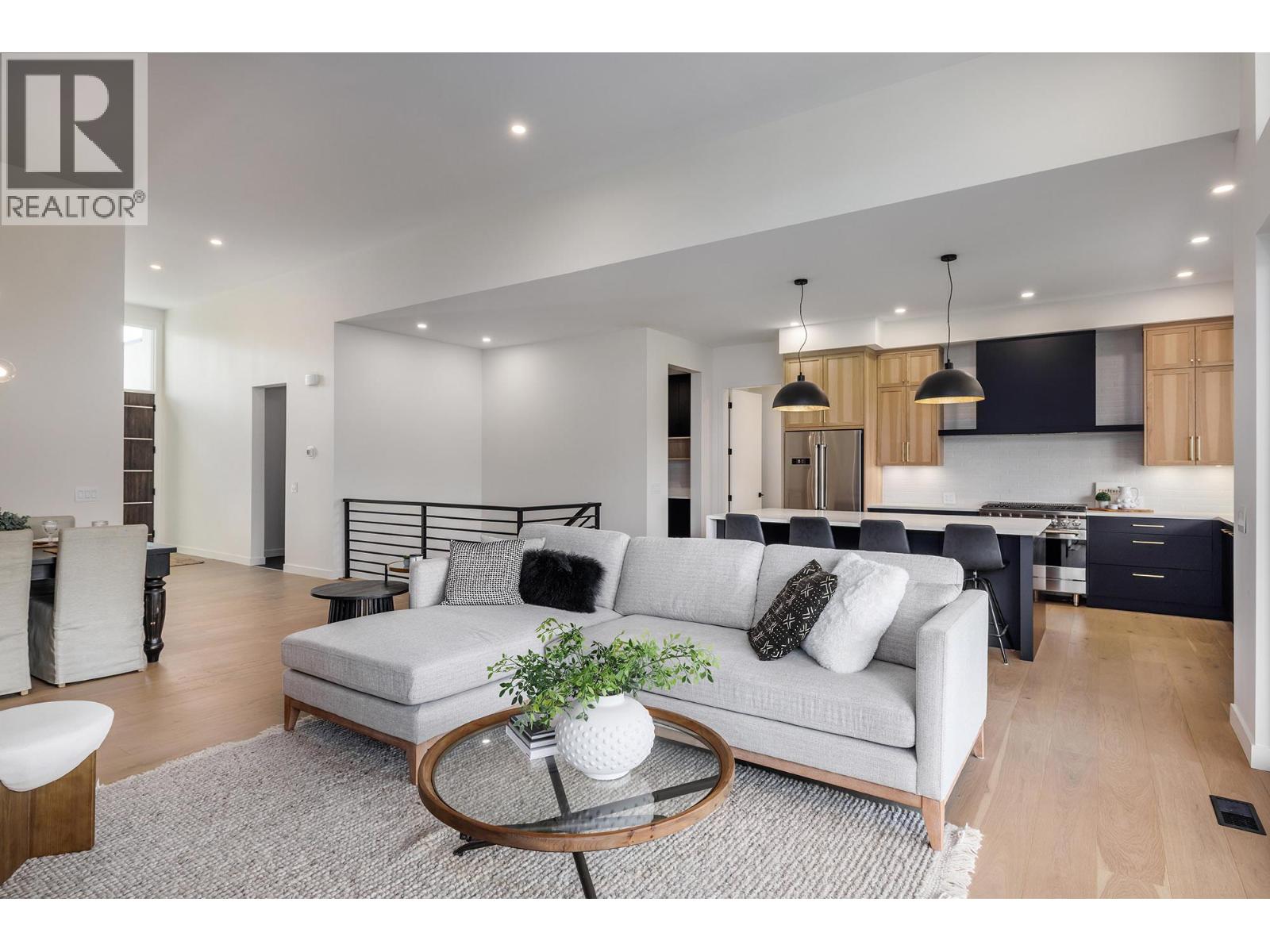 10274 Beacon Hill Drive, Lake Country, British Columbia  V4V 0A9 - Photo 5 - 10361230