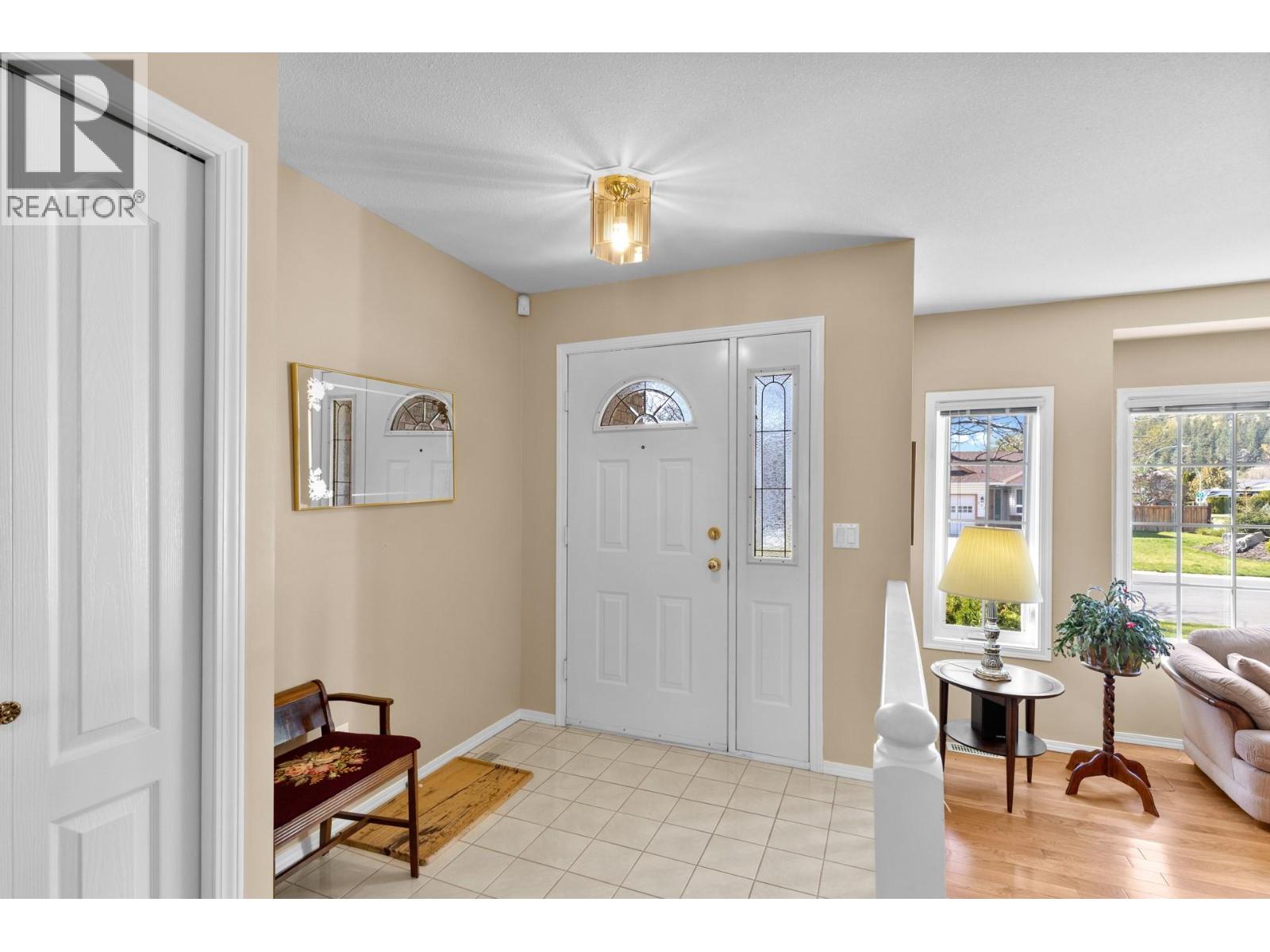 390 Mctavish Crescent, Kelowna, British Columbia  V1V 1P1 - Photo 3 - 10361425