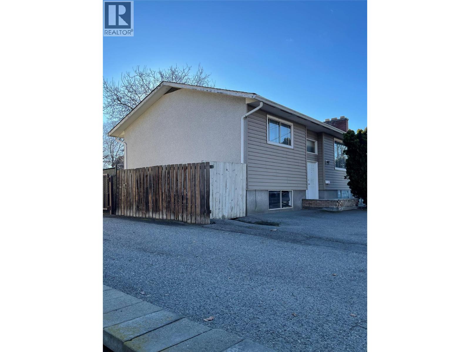 3049 Gordon Drive, Kelowna, British Columbia  V1W 3R1 - Photo 5 - 10360807
