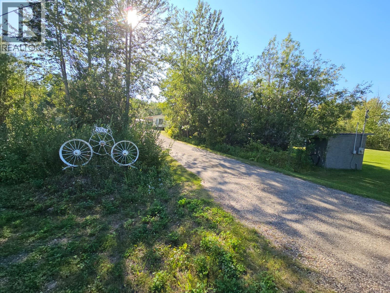 5785 Wabi Estates, Chetwynd, British Columbia  V0C 1J0 - Photo 2 - 10361623