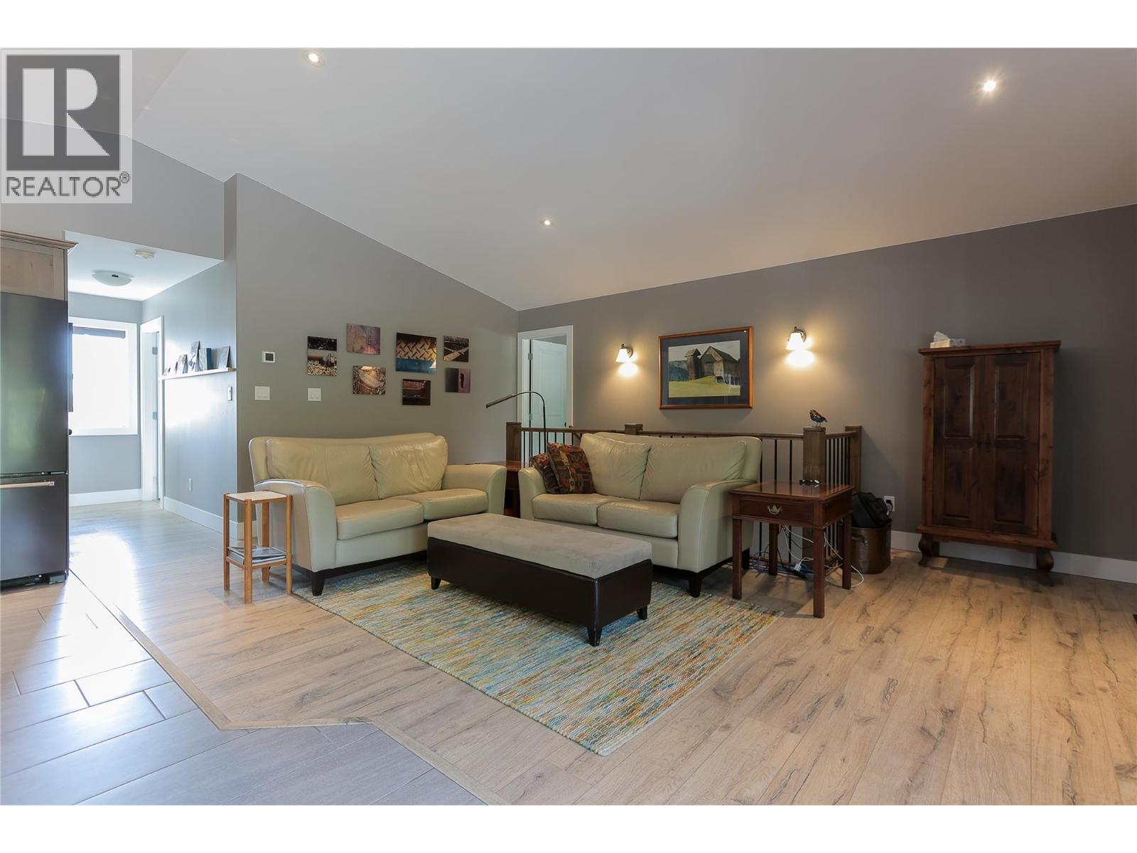3905 16th Avenue, Castlegar, British Columbia  V1N 4X8 - Photo 4 - 10361604