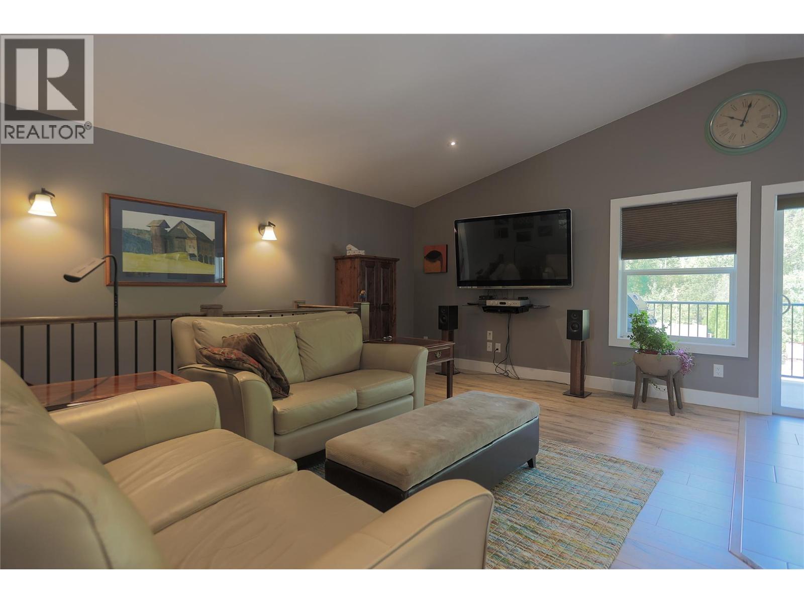 3905 16th Avenue, Castlegar, British Columbia  V1N 4X8 - Photo 5 - 10361604