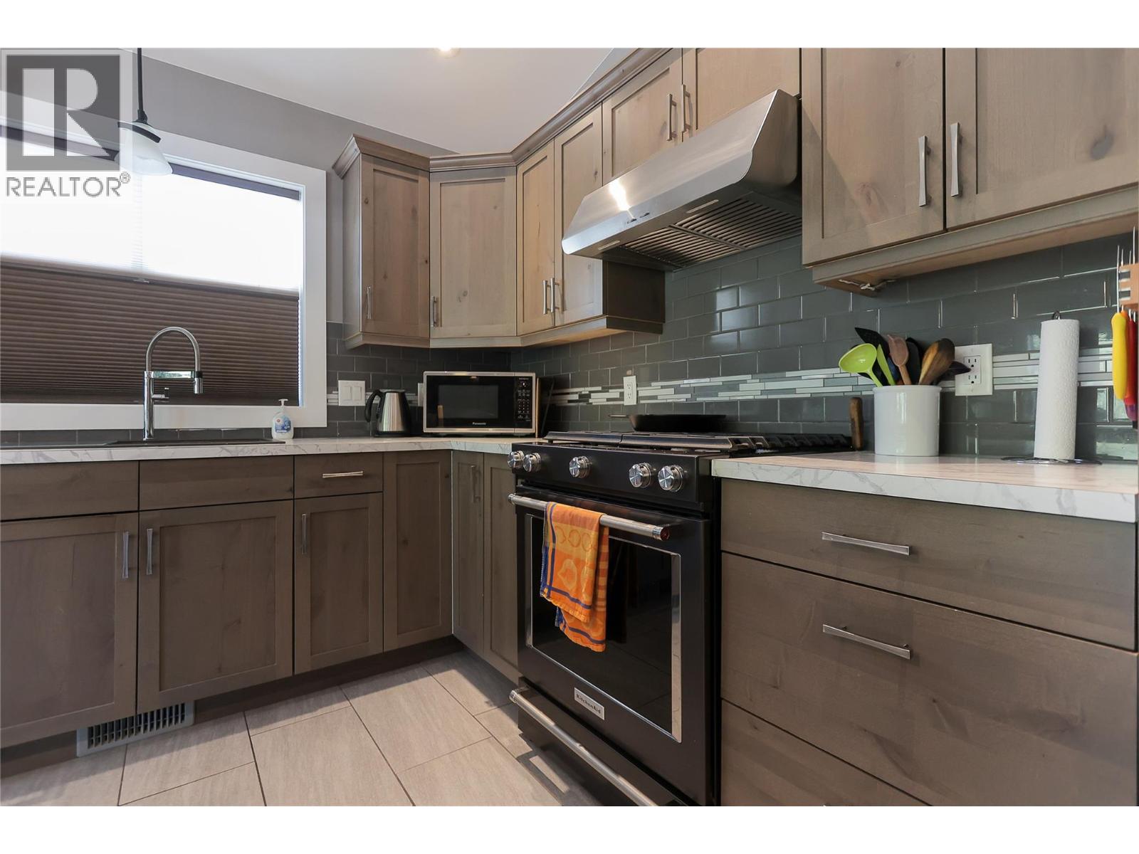 3905 16th Avenue, Castlegar, British Columbia  V1N 4X8 - Photo 9 - 10361604