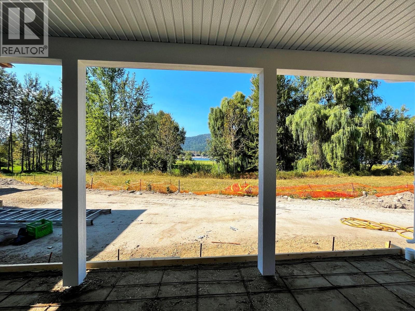 8200 97a Highway Unit# 8, Mara, British Columbia  V0E 2K0 - Photo 15 - 10361376