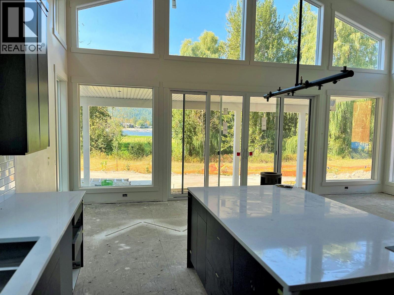 8200 97a Highway Unit# 8, Mara, British Columbia  V0E 2K0 - Photo 18 - 10361376