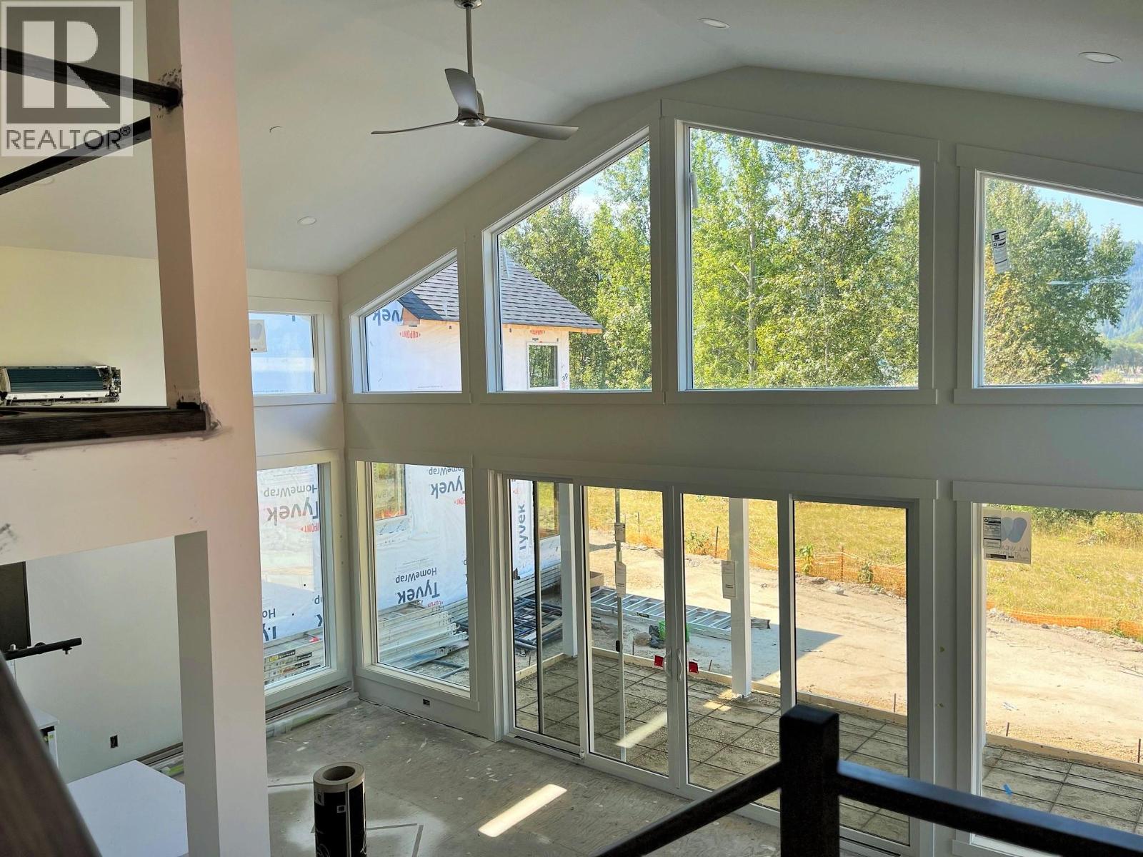 8200 97a Highway Unit# 8, Mara, British Columbia  V0E 2K0 - Photo 22 - 10361376