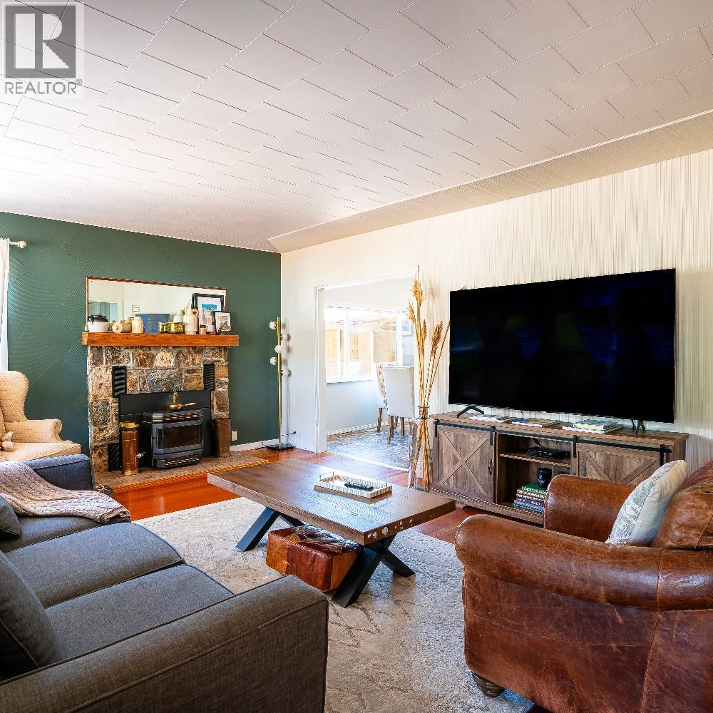 5875 Okanagan Street, Oliver, British Columbia  V0H 1T0 - Photo 1 - 10361716