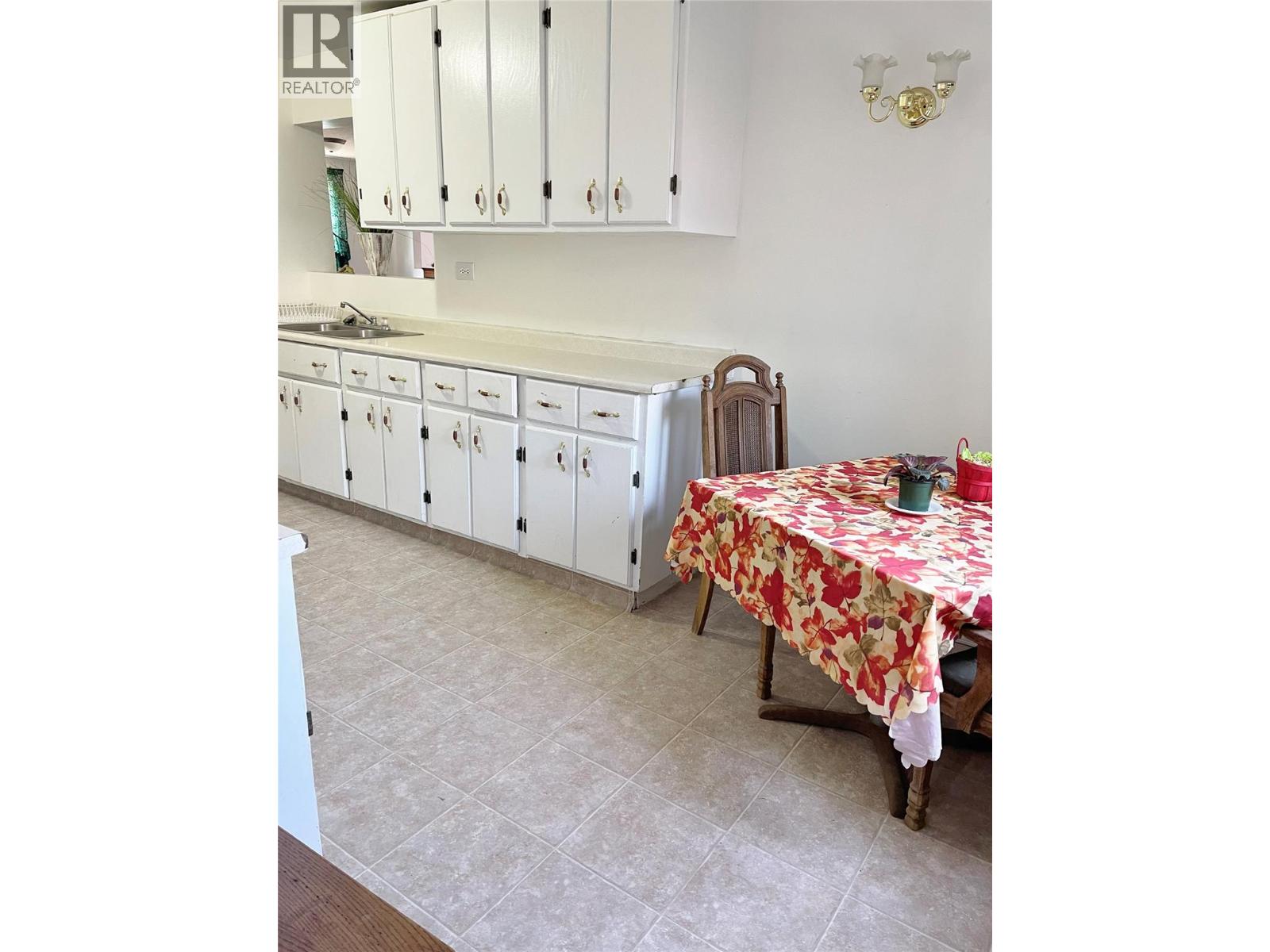 222 - 224 Van Horne Street S, Cranbrook, British Columbia  V1C 1Z4 - Photo 4 - 10361741