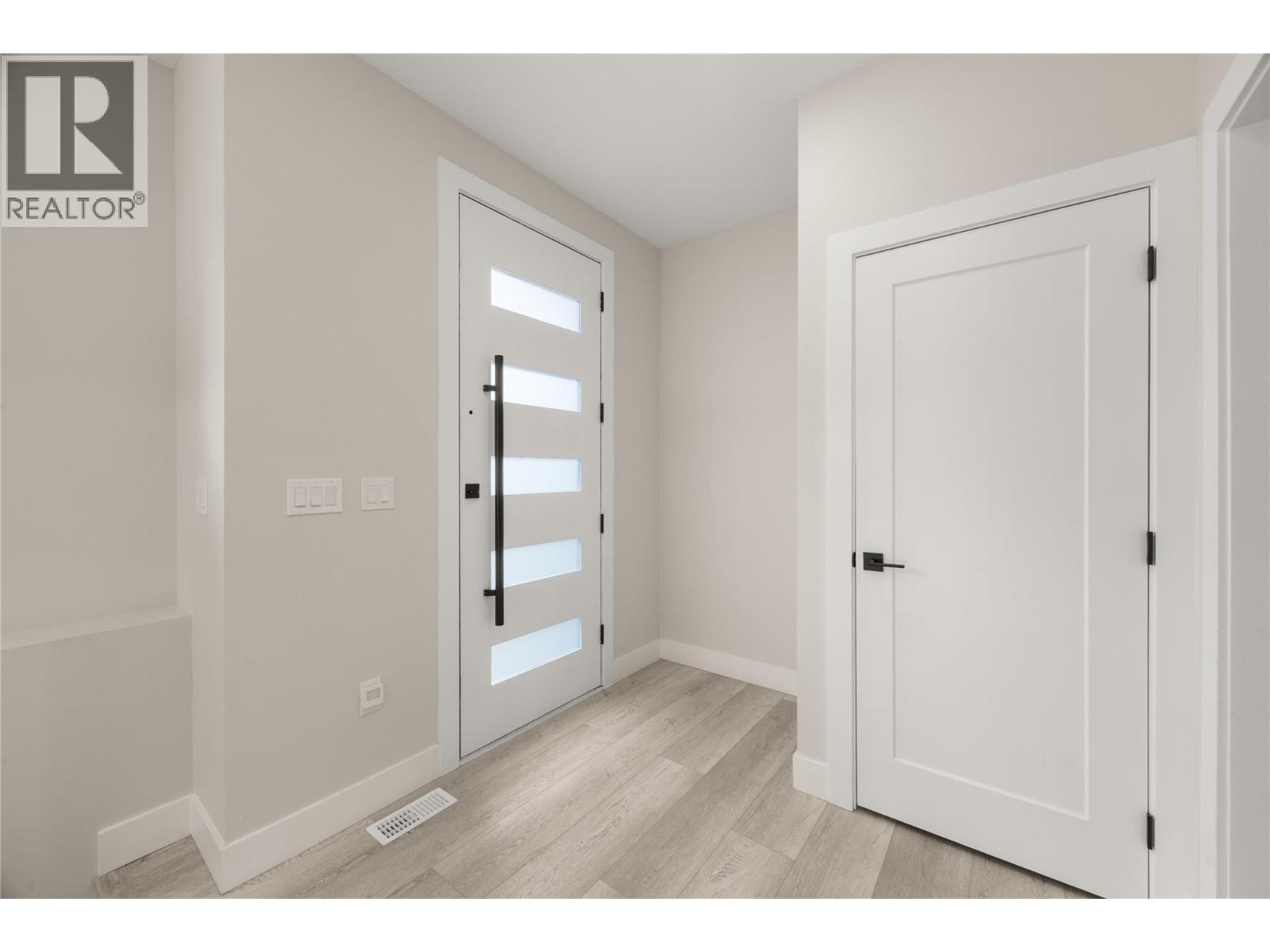 1789 Viewpoint Drive, Kelowna, British Columbia  V1Z 4E1 - Photo 5 - 10361287