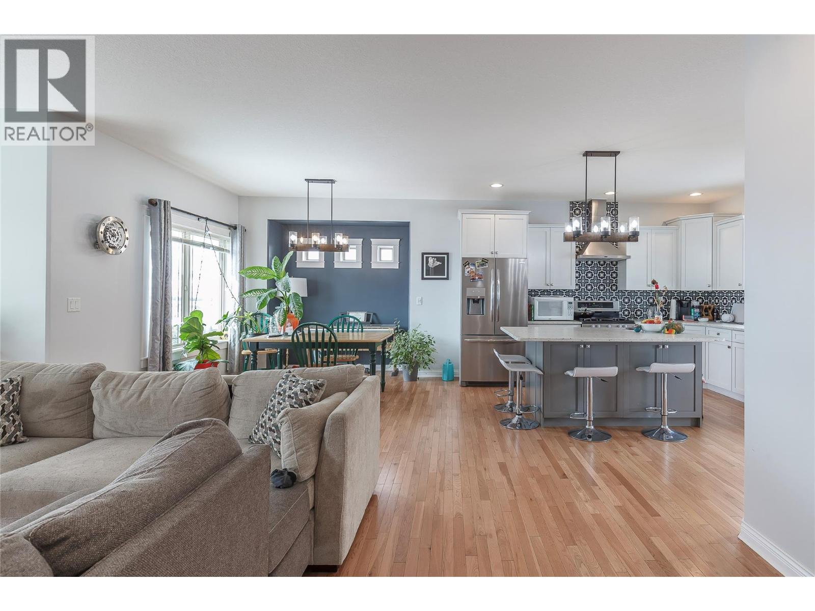 647 Middleton Way, Coldstream, British Columbia  V1B 2V5 - Photo 3 - 10361808