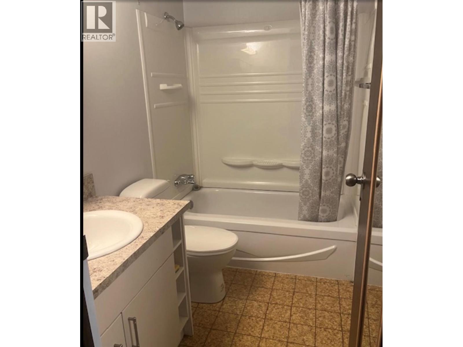 150 Skaha Place Unit# 213, Penticton, British Columbia  V2K 7K1 - Photo 3 - 10361825