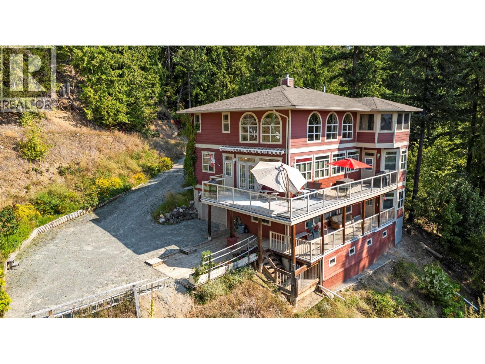 7666 Lichen Road, anglemont, British Columbia