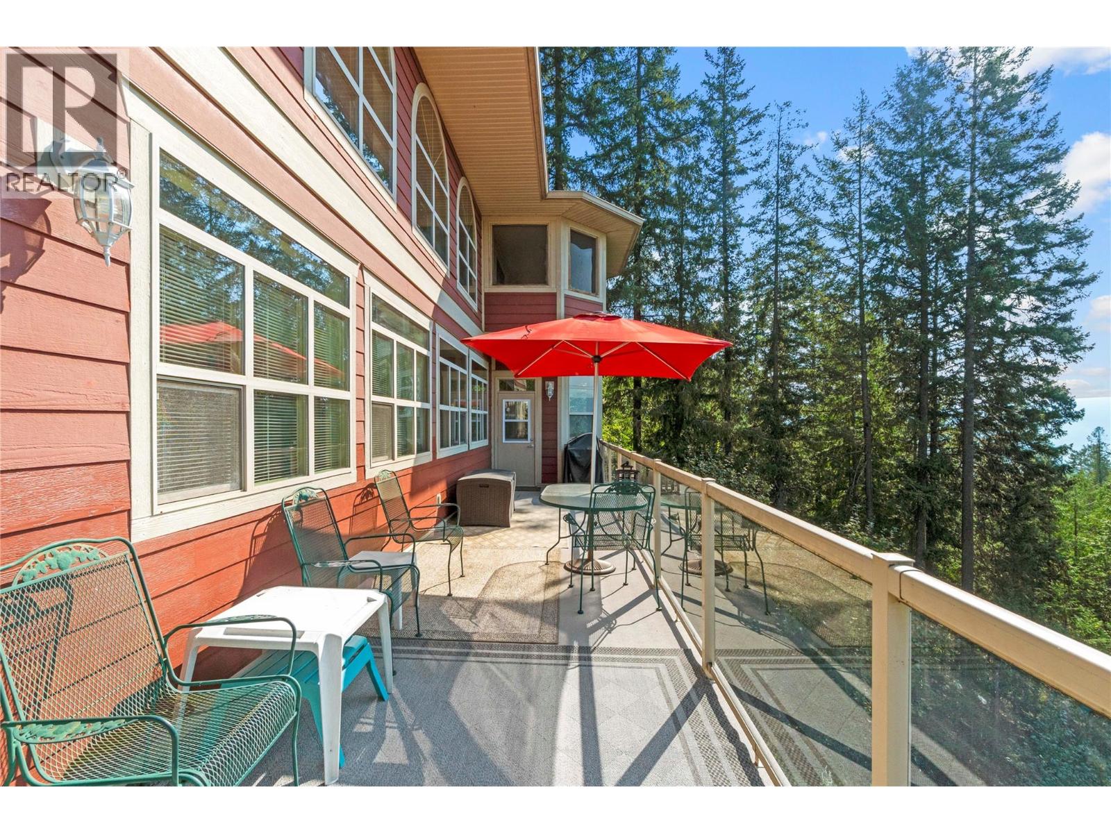 7666 Lichen Road, Anglemont, British Columbia  V0E 1M8 - Photo 11 - 10361752