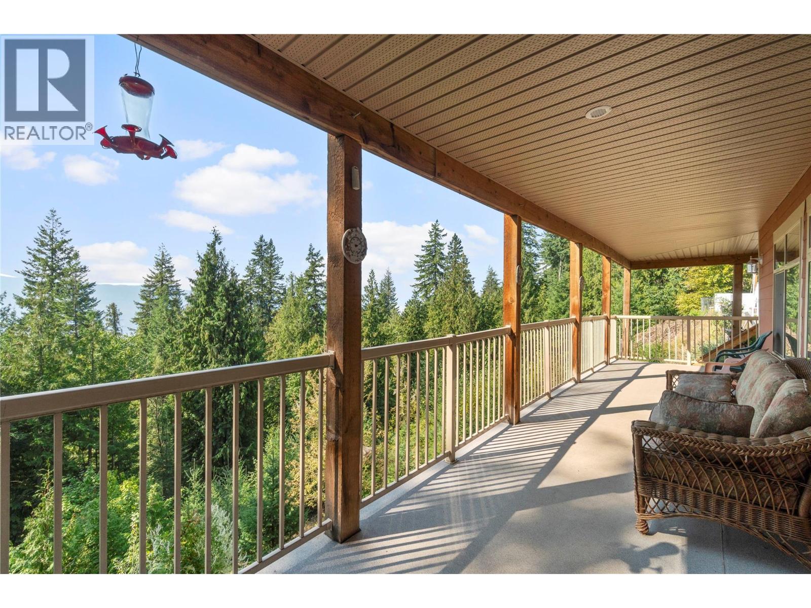 7666 Lichen Road, Anglemont, British Columbia  V0E 1M8 - Photo 13 - 10361752