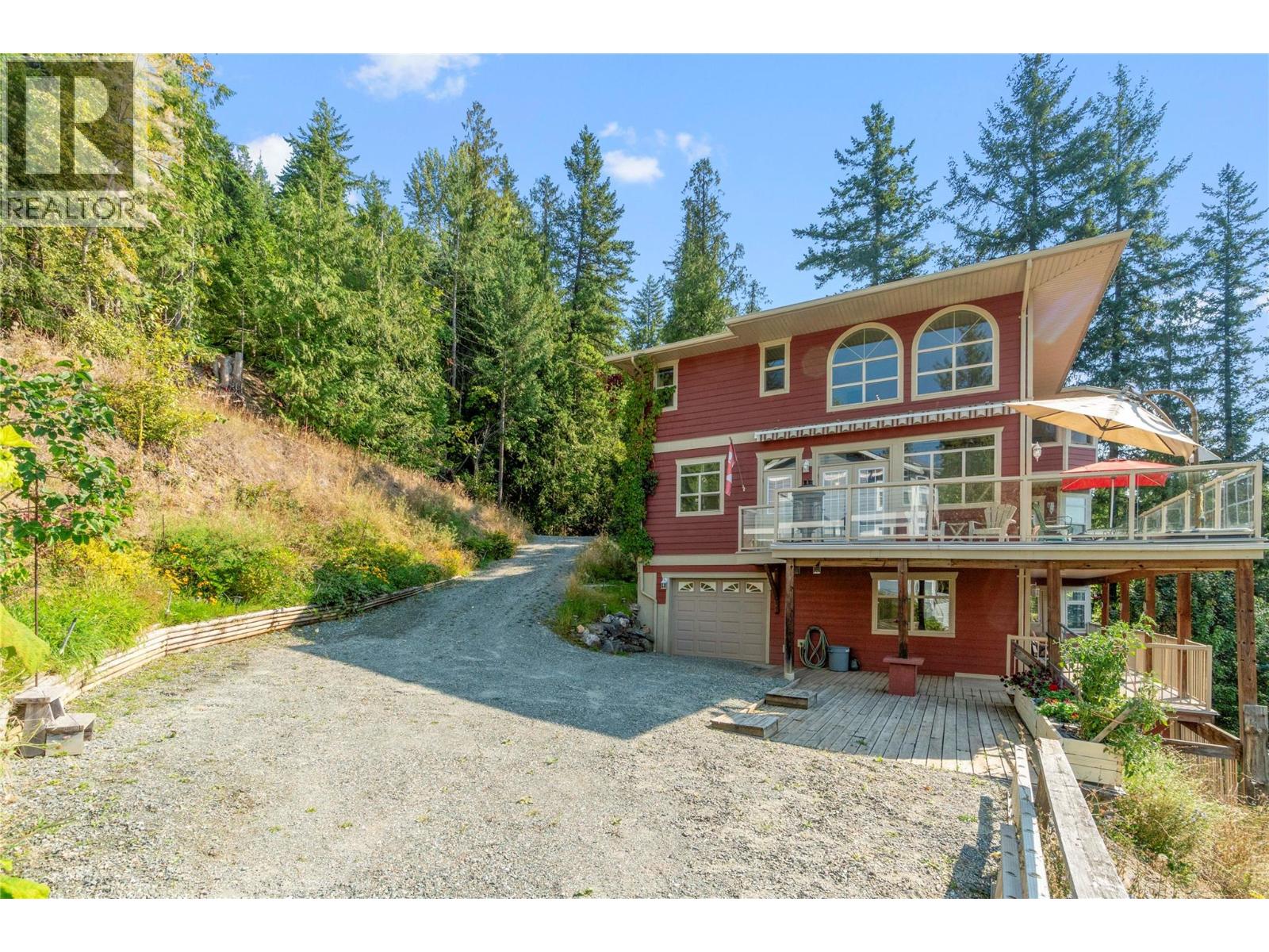 7666 Lichen Road, Anglemont, British Columbia  V0E 1M8 - Photo 18 - 10361752