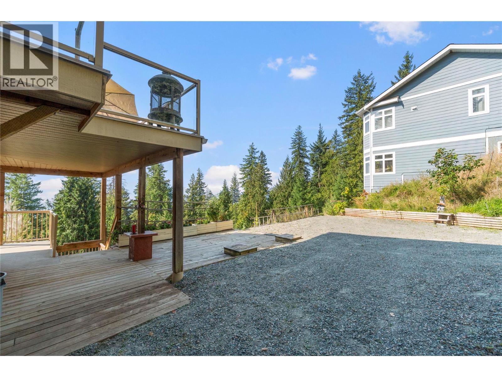 7666 Lichen Road, Anglemont, British Columbia  V0E 1M8 - Photo 19 - 10361752