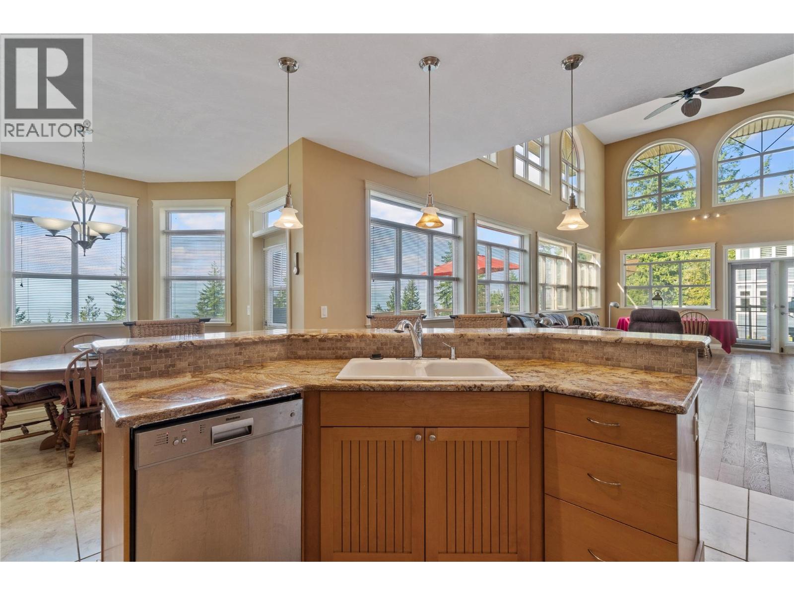 7666 Lichen Road, Anglemont, British Columbia  V0E 1M8 - Photo 23 - 10361752