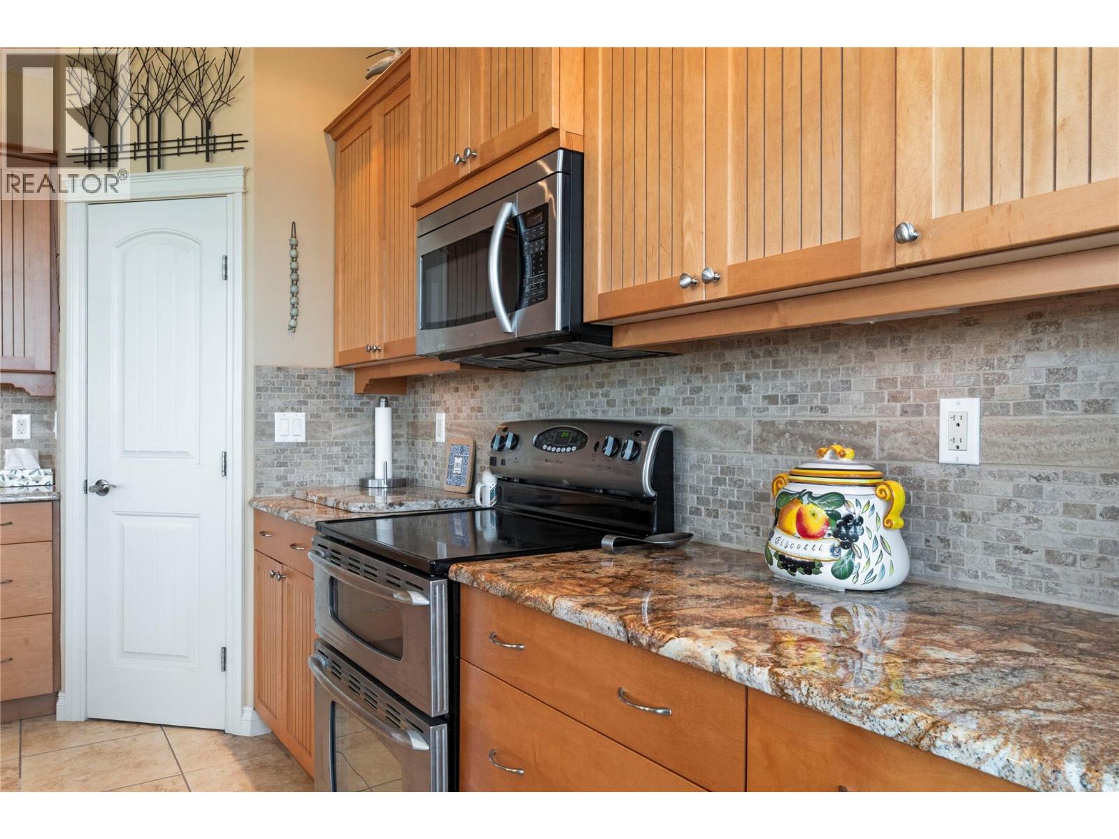 7666 Lichen Road, Anglemont, British Columbia  V0E 1M8 - Photo 26 - 10361752