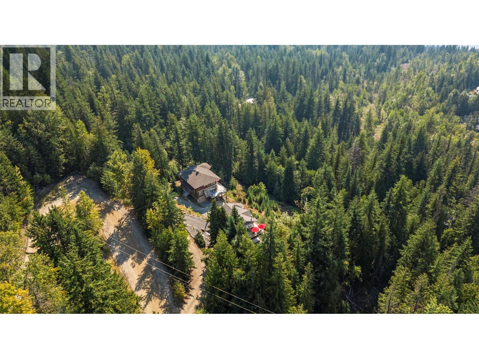 7666 Lichen Road, Anglemont, British Columbia  V0E 1M8 - Photo 4 - 10361752