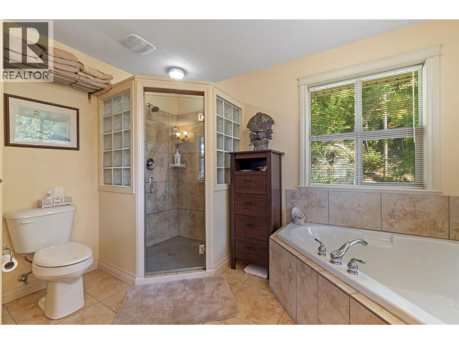 7666 Lichen Road, Anglemont, British Columbia  V0E 1M8 - Photo 49 - 10361752