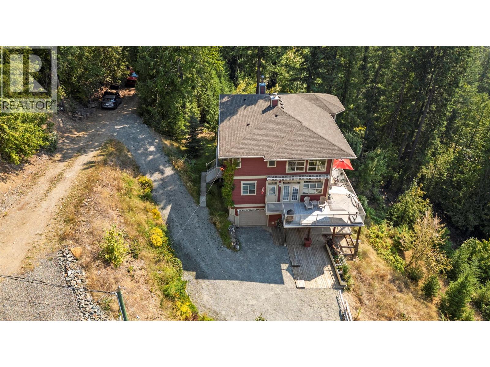 7666 Lichen Road, Anglemont, British Columbia  V0E 1M8 - Photo 5 - 10361752
