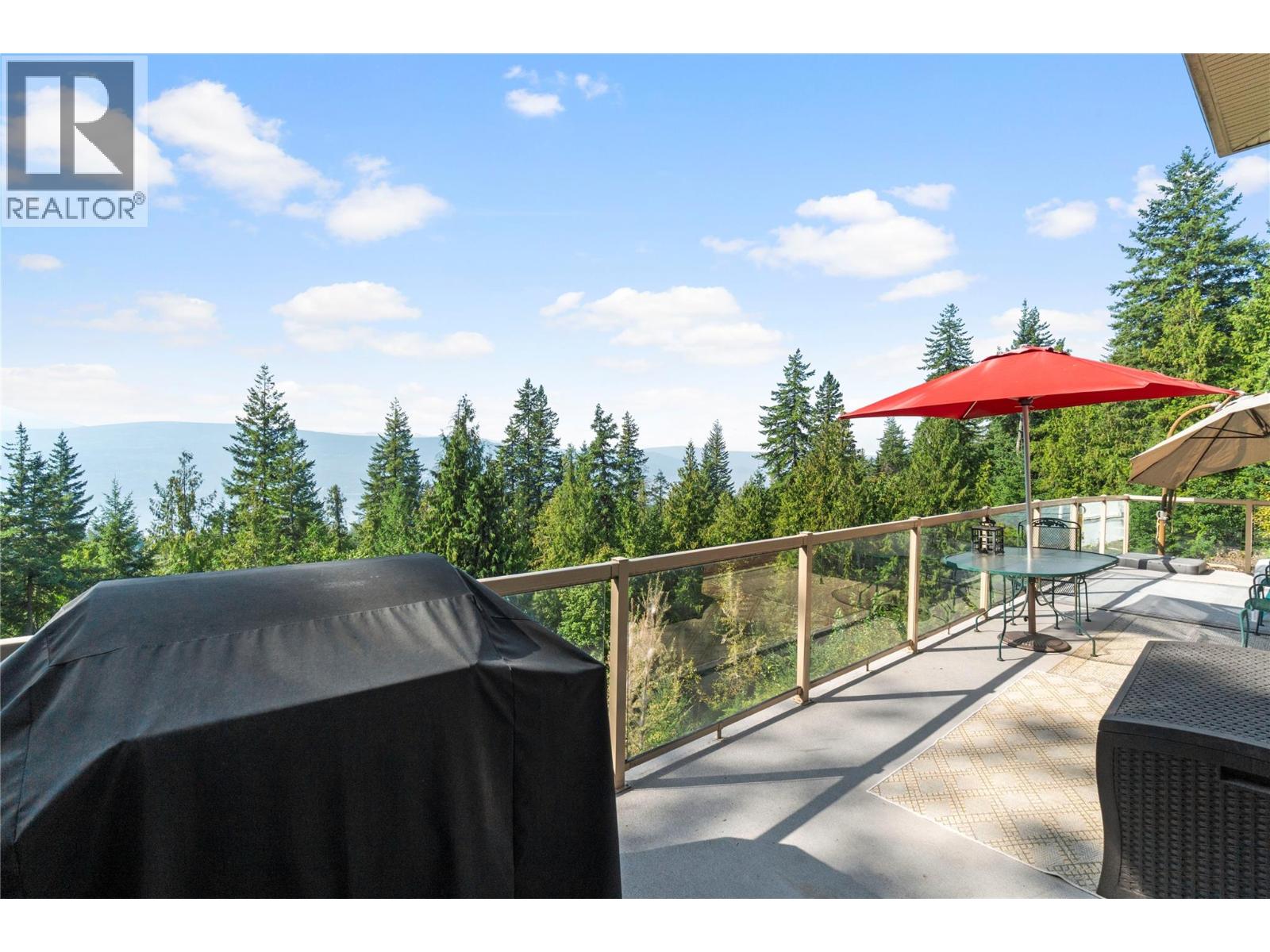7666 Lichen Road, Anglemont, British Columbia  V0E 1M8 - Photo 6 - 10361752