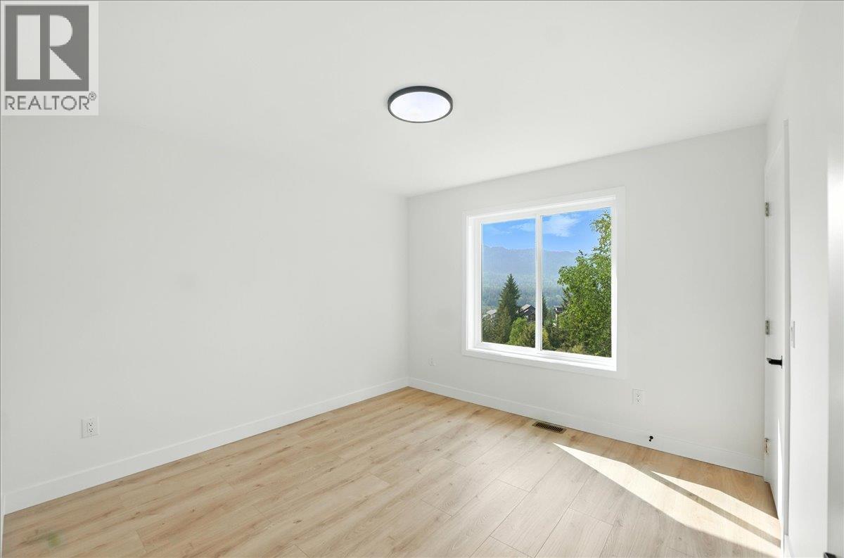 3738 Toba Road, Castlegar, British Columbia  V1N 4Y3 - Photo 25 - 10361674