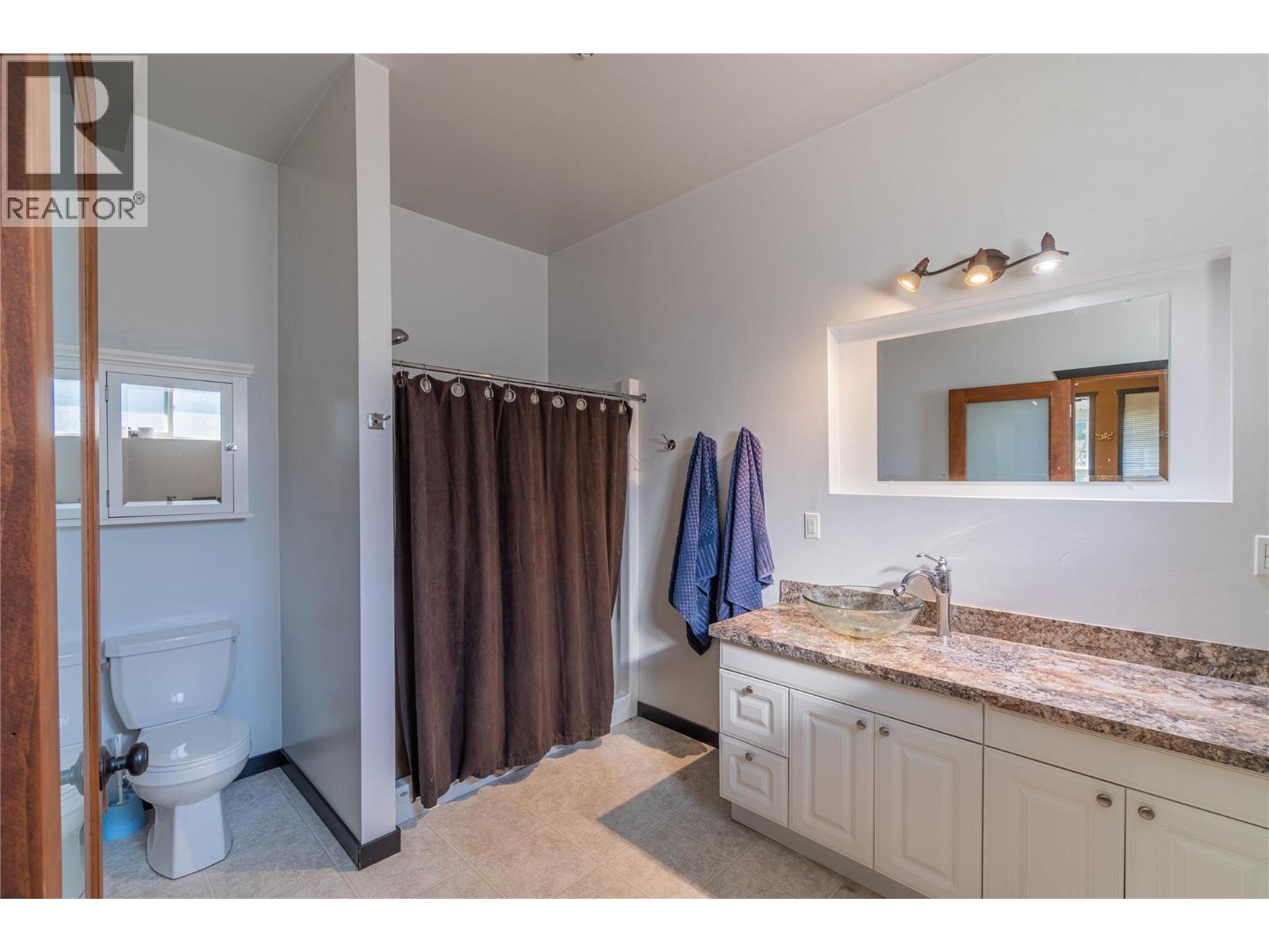 2215 Barbara Avenue, Kamloops, British Columbia  V2B 4J4 - Photo 11 - 10361839