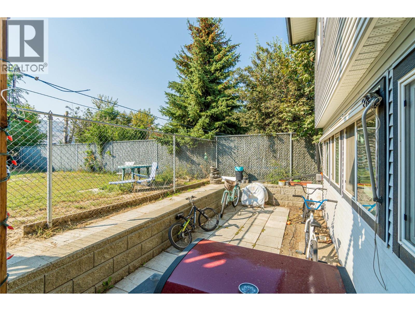 2215 Barbara Avenue, Kamloops, British Columbia  V2B 4J4 - Photo 46 - 10361839