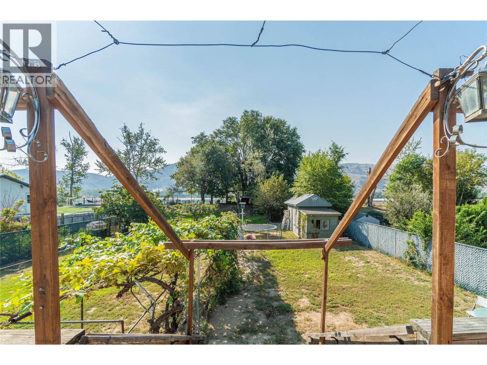 2215 Barbara Avenue, Kamloops, British Columbia  V2B 4J4 - Photo 61 - 10361839