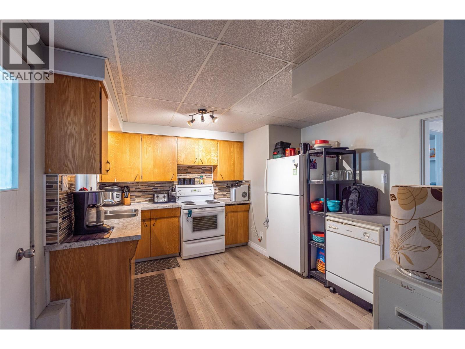 2215 Barbara Avenue, Kamloops, British Columbia  V2B 4J4 - Photo 7 - 10361839