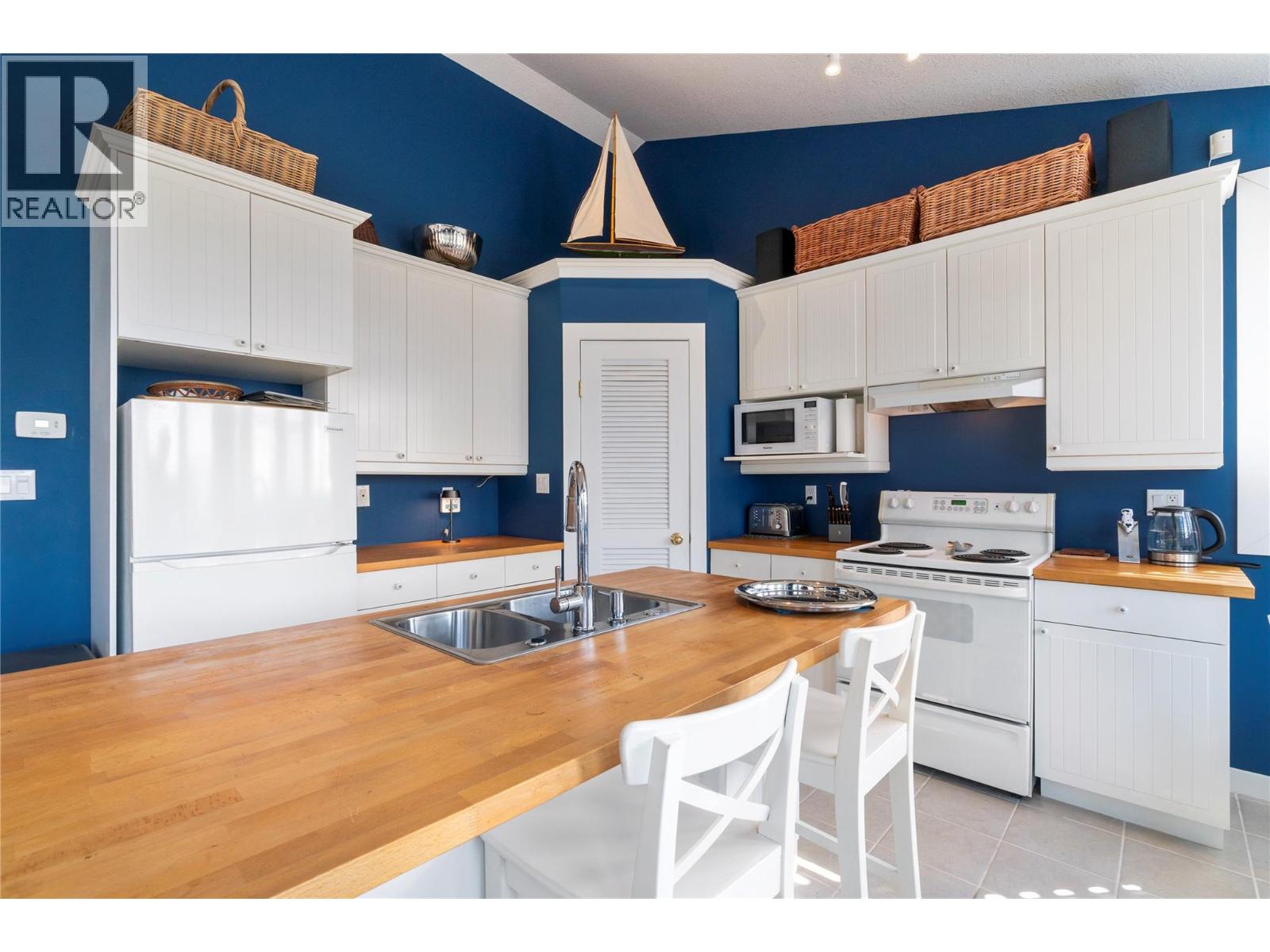 7660 Lichen Road, Anglemont, British Columbia  V0E 1M8 - Photo 16 - 10361892