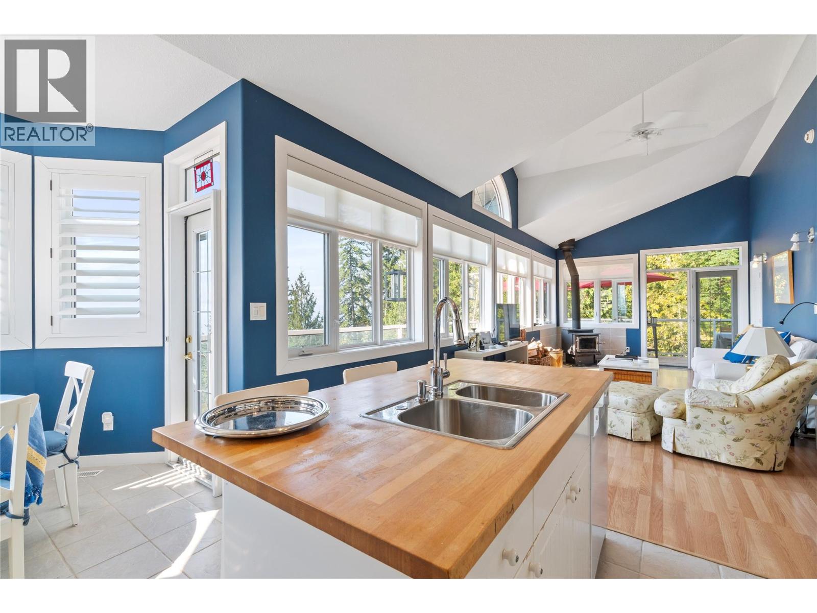 7660 Lichen Road, Anglemont, British Columbia  V0E 1M8 - Photo 19 - 10361892