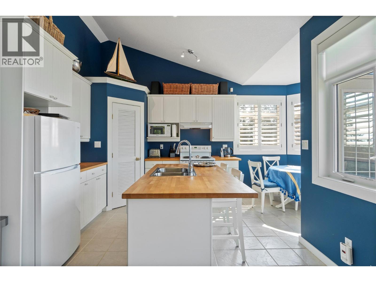 7660 Lichen Road, Anglemont, British Columbia  V0E 1M8 - Photo 22 - 10361892