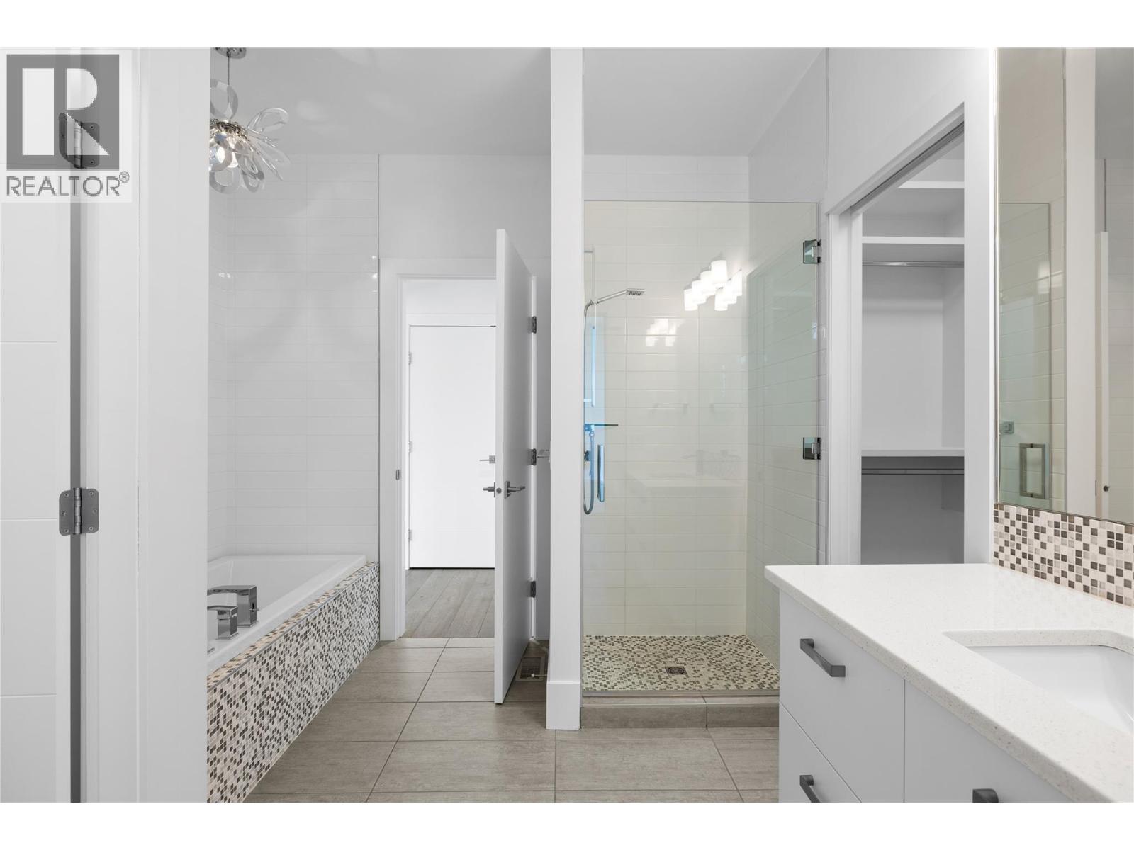 1049 Westpoint Drive, Kelowna, British Columbia  V1W 4Z9 - Photo 49 - 10361929