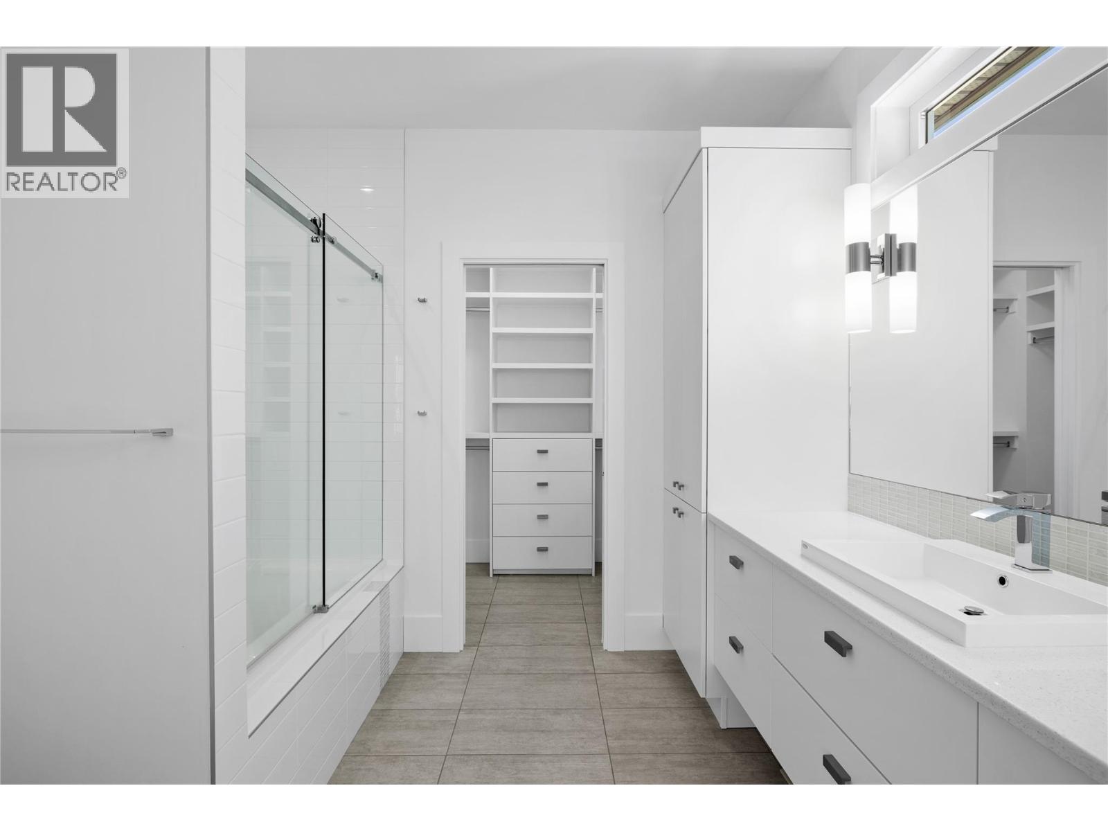 1049 Westpoint Drive, Kelowna, British Columbia  V1W 4Z9 - Photo 59 - 10361929