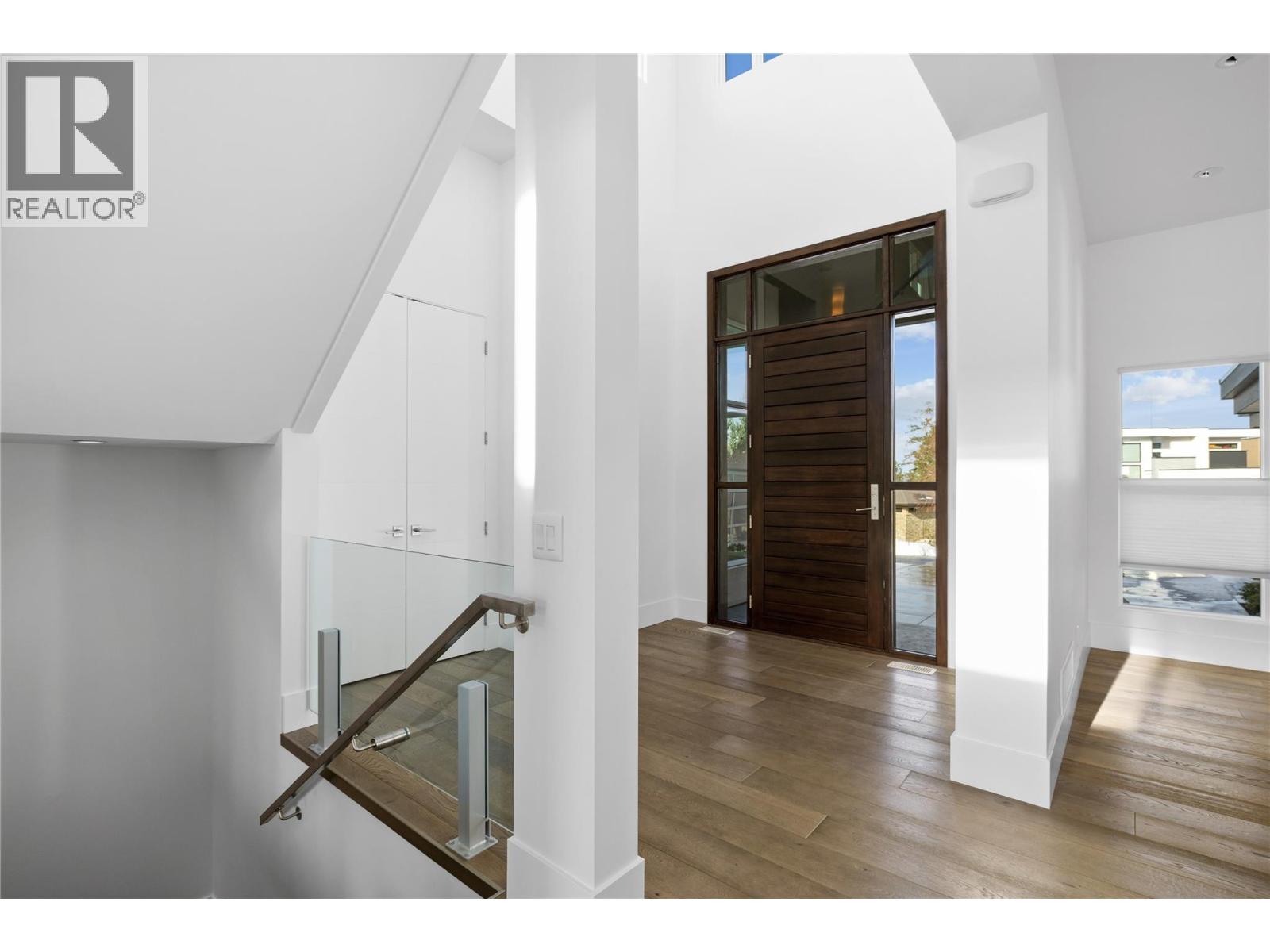 1049 Westpoint Drive, Kelowna, British Columbia  V1W 4Z9 - Photo 6 - 10361929