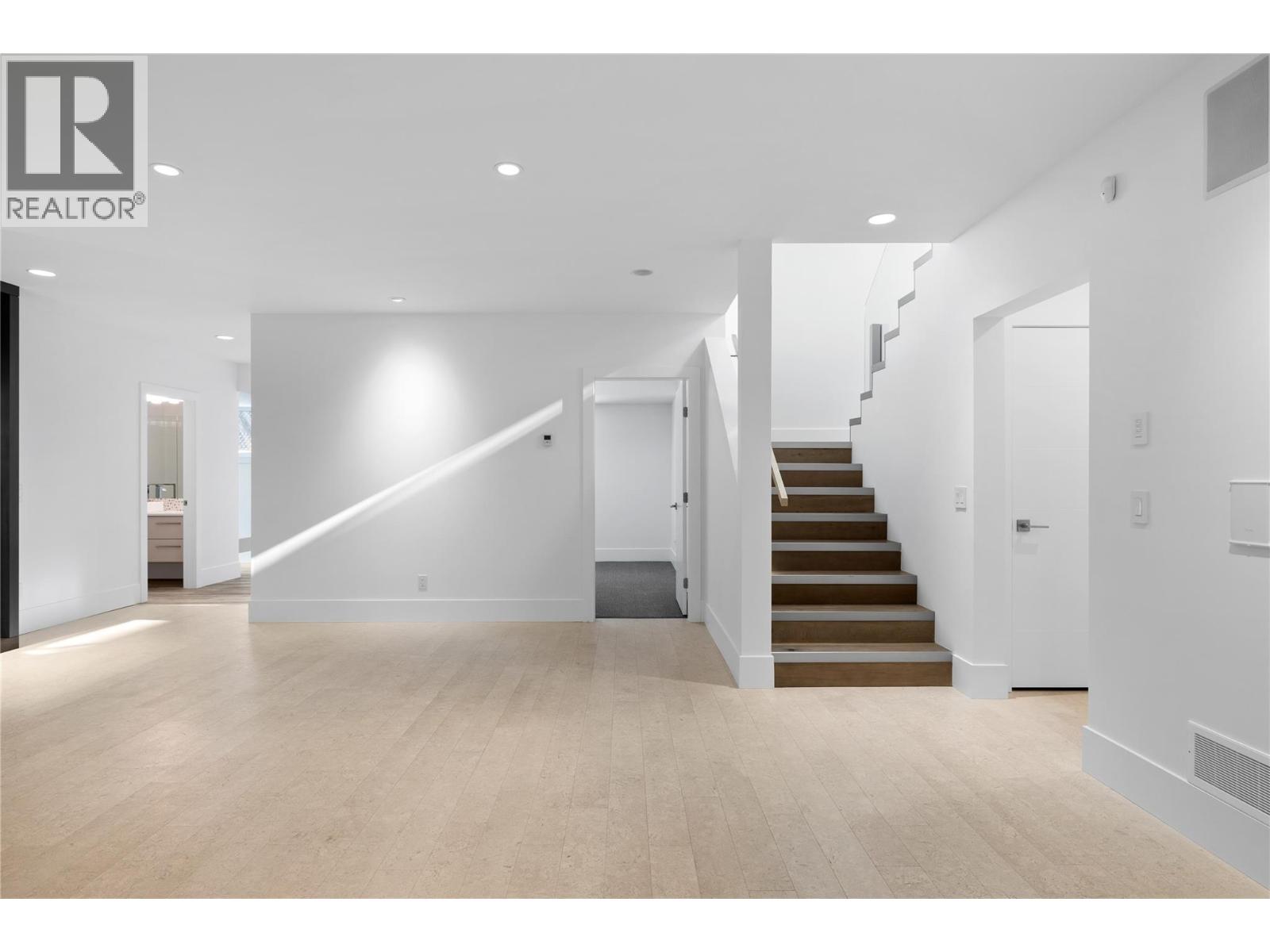 1049 Westpoint Drive, Kelowna, British Columbia  V1W 4Z9 - Photo 64 - 10361929