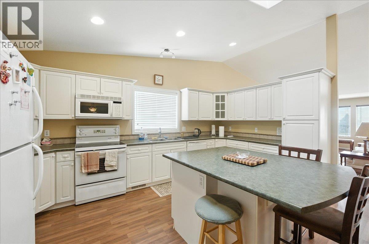 7761 Devito Drive, Trail, British Columbia  V1R 4W2 - Photo 15 - 10361993