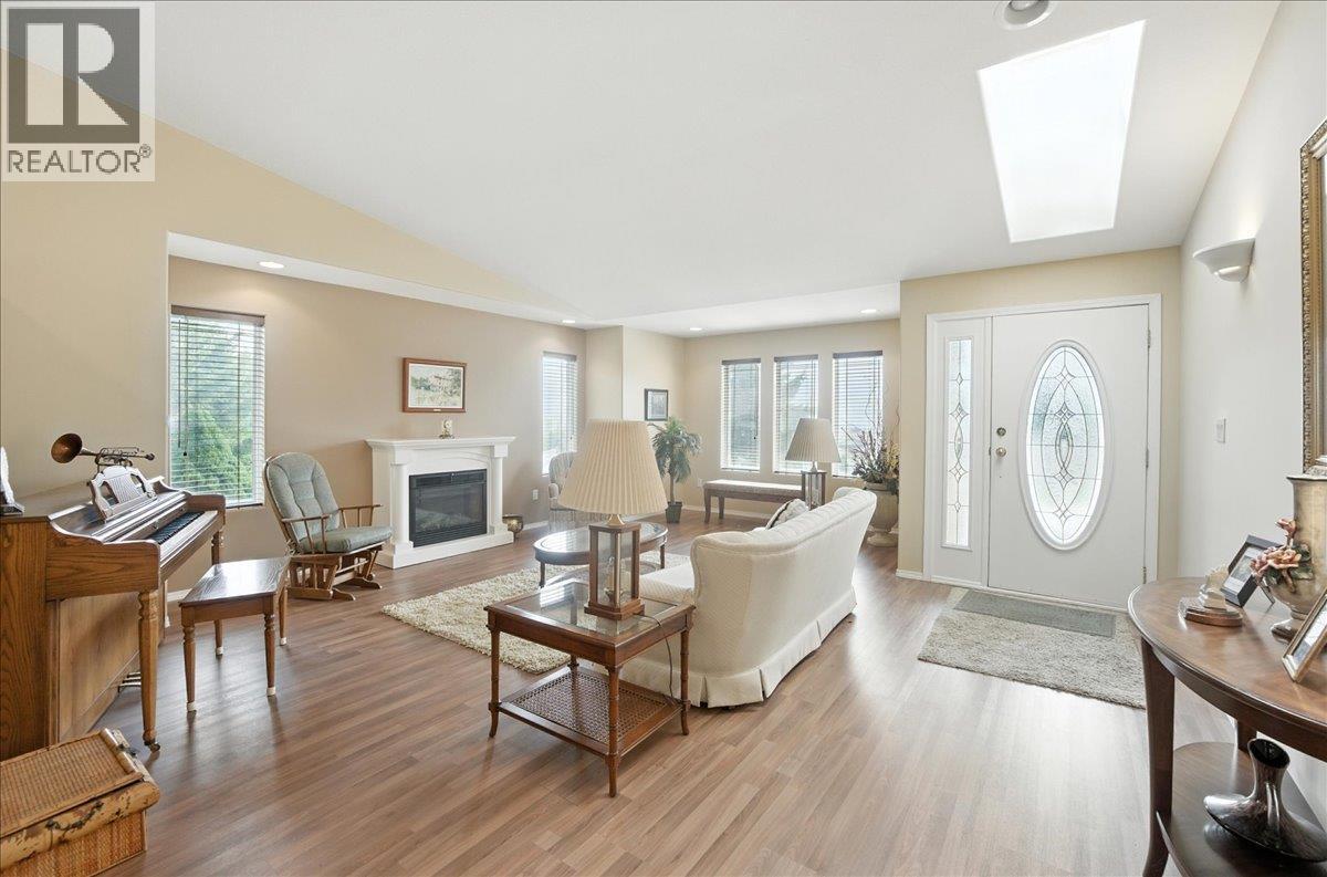 7761 Devito Drive, Trail, British Columbia  V1R 4W2 - Photo 9 - 10361993