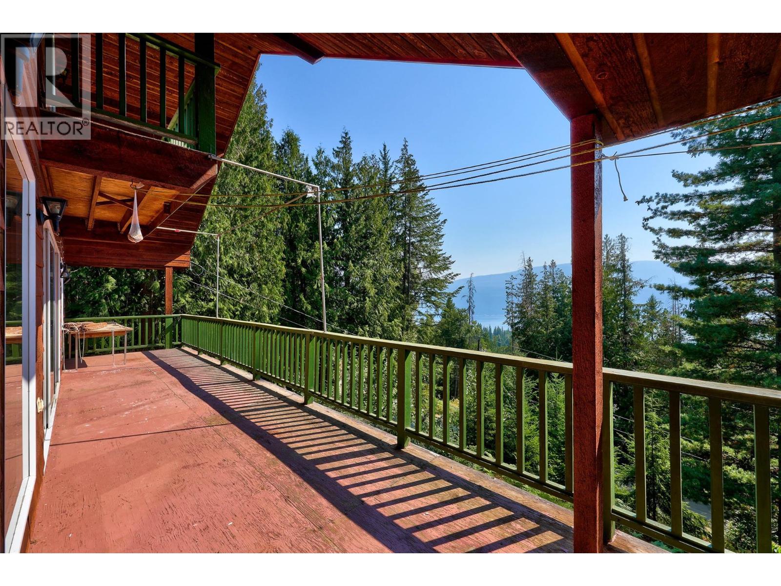 2795 Vickers Trail, Anglemont, British Columbia  V0E 1M8 - Photo 11 - 10361956