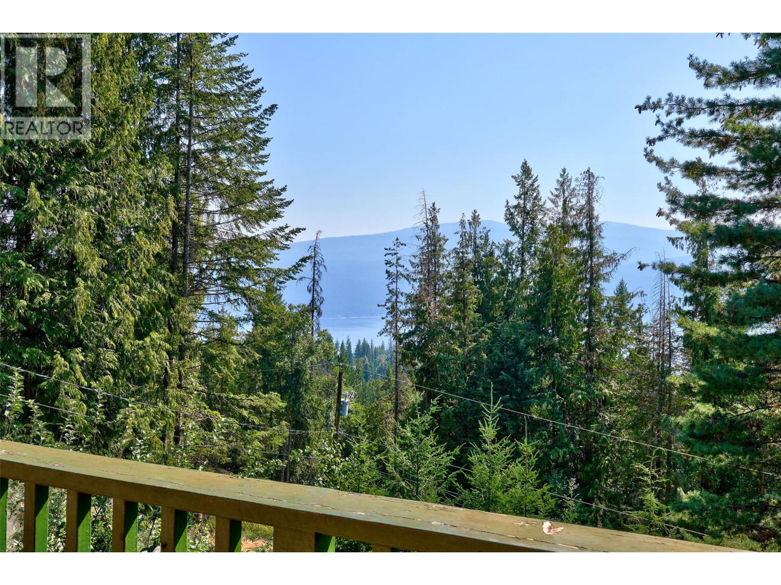 2795 Vickers Trail, Anglemont, British Columbia  V0E 1M8 - Photo 12 - 10361956