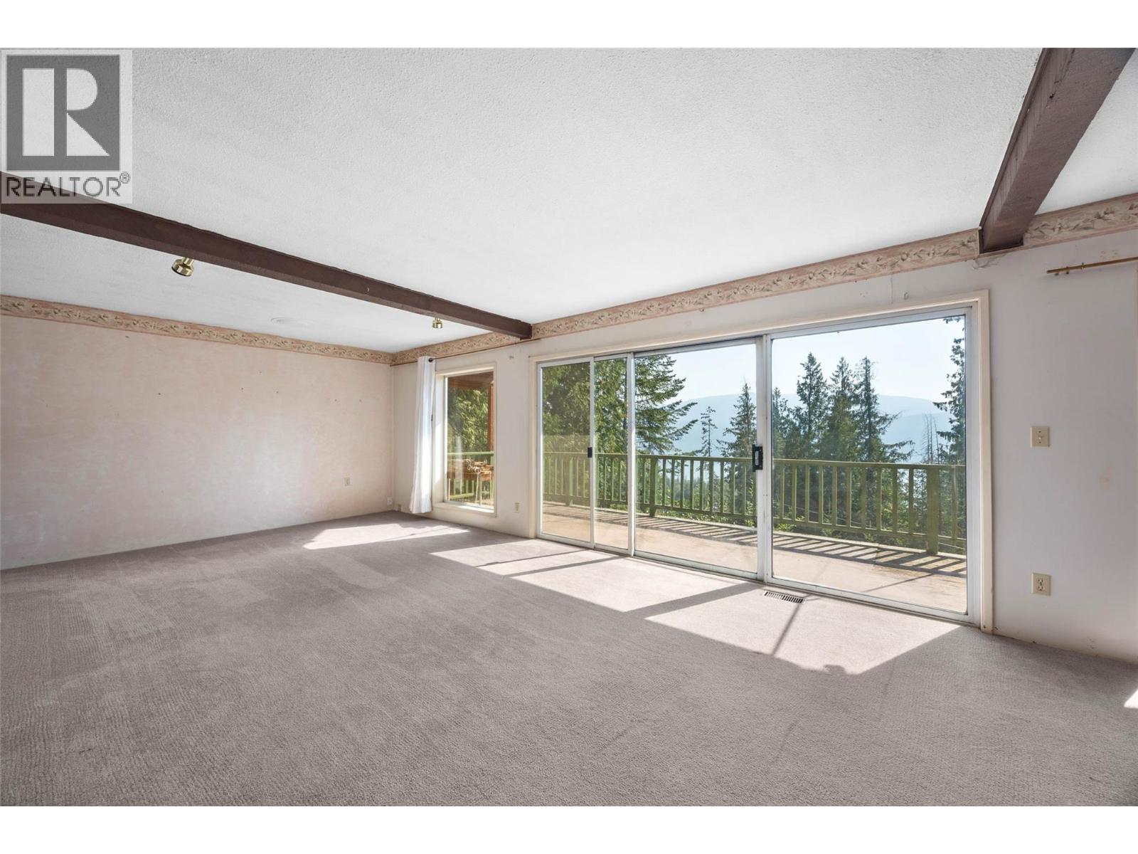 2795 Vickers Trail, Anglemont, British Columbia  V0E 1M8 - Photo 13 - 10361956