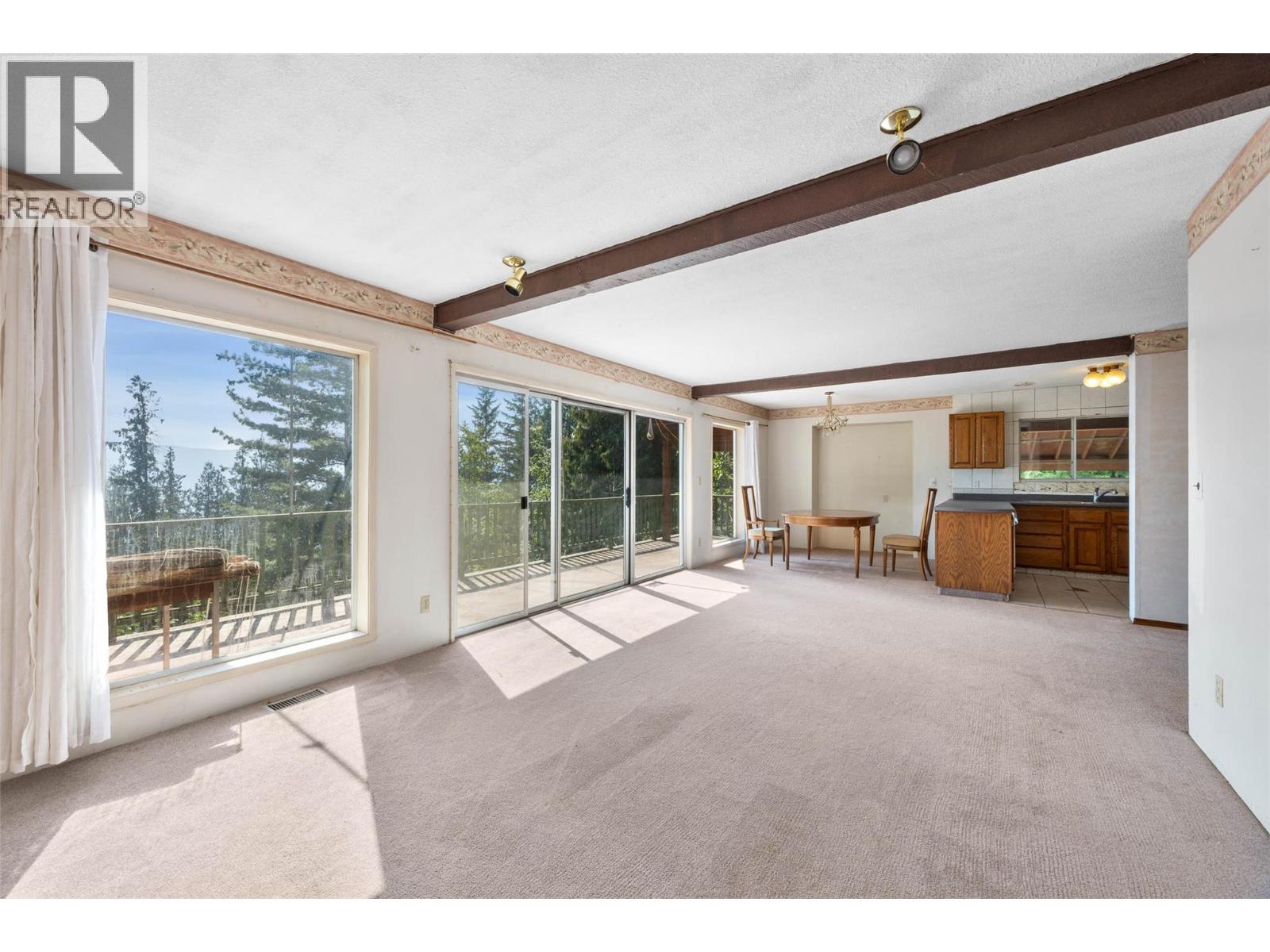 2795 Vickers Trail, Anglemont, British Columbia  V0E 1M8 - Photo 14 - 10361956