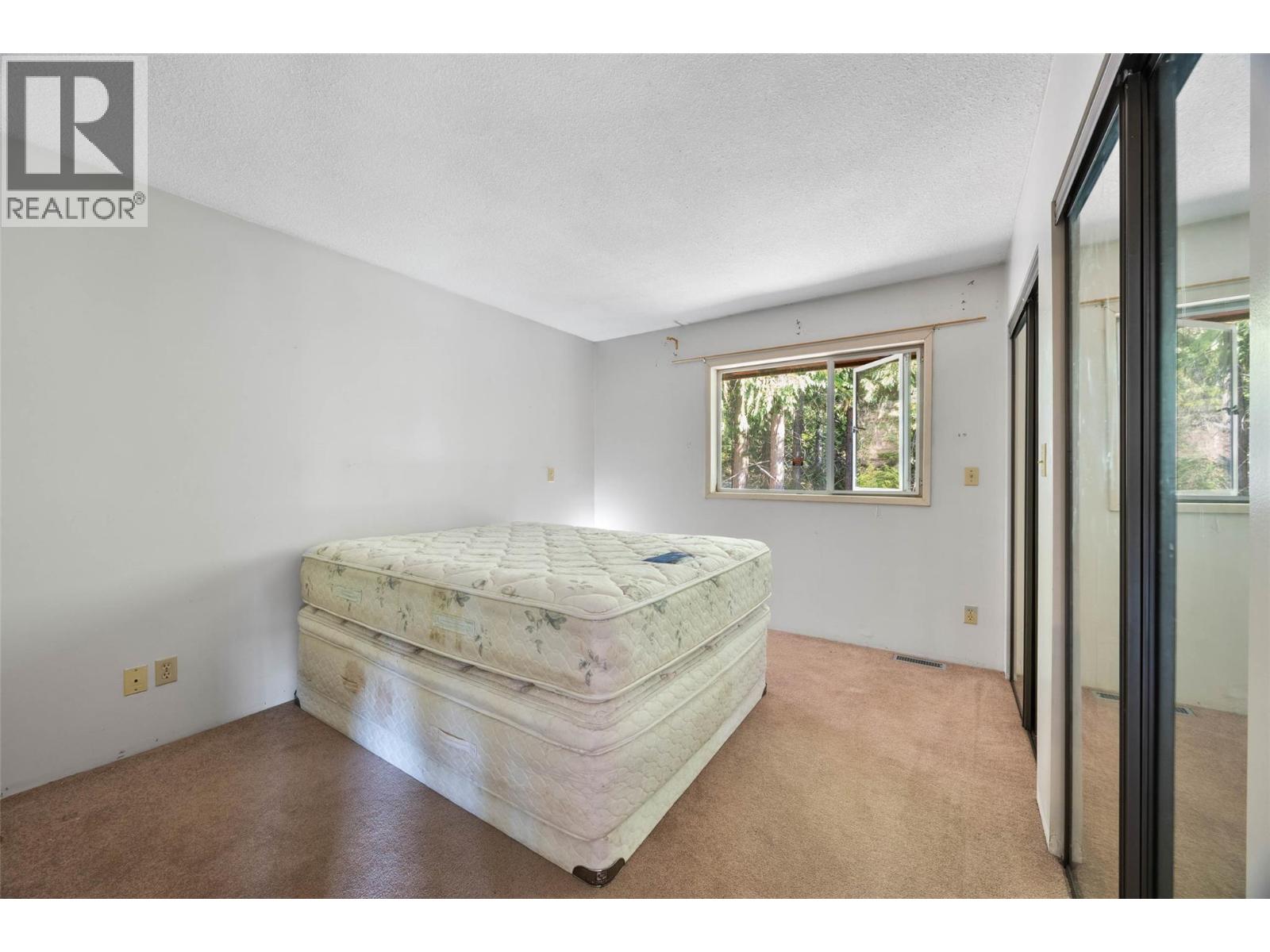 2795 Vickers Trail, Anglemont, British Columbia  V0E 1M8 - Photo 18 - 10361956