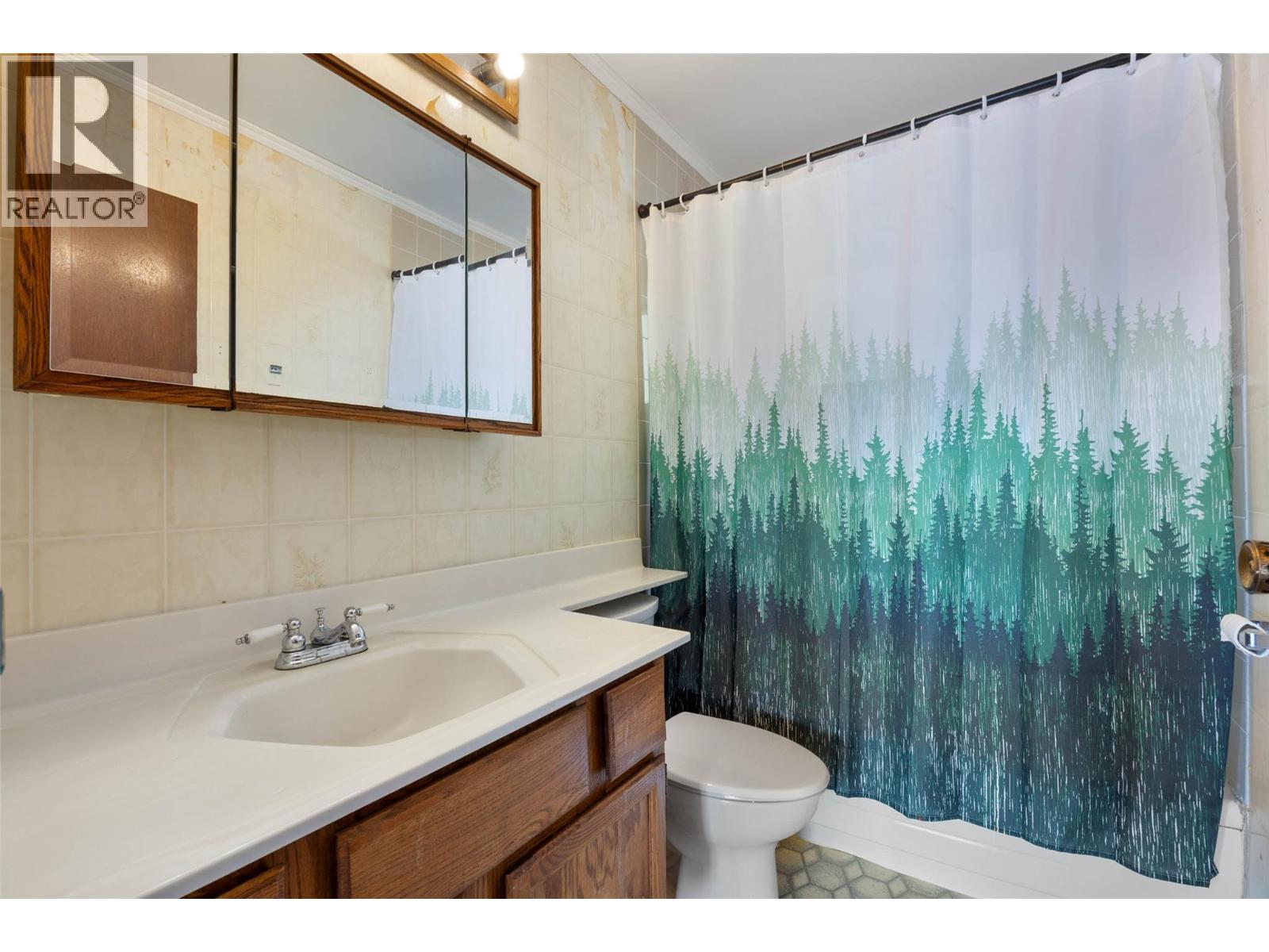 2795 Vickers Trail, Anglemont, British Columbia  V0E 1M8 - Photo 19 - 10361956