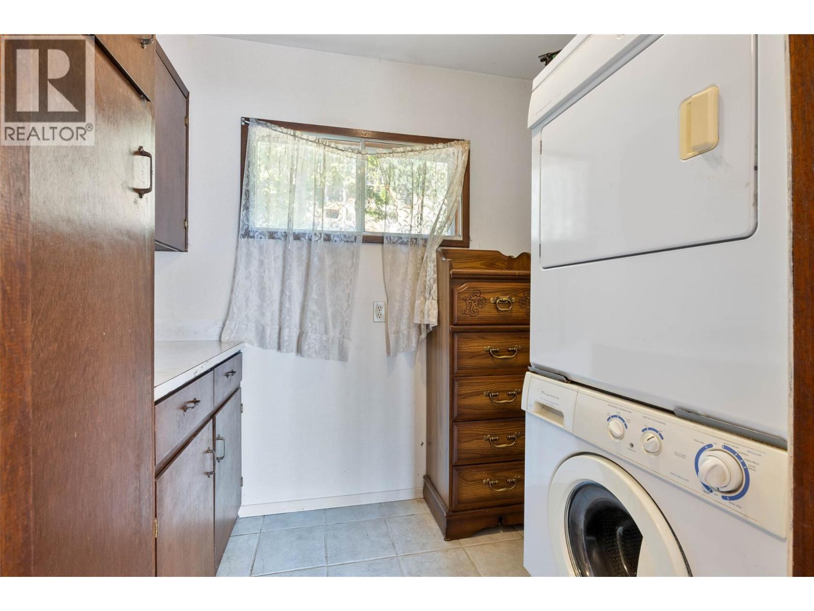 2795 Vickers Trail, Anglemont, British Columbia  V0E 1M8 - Photo 20 - 10361956