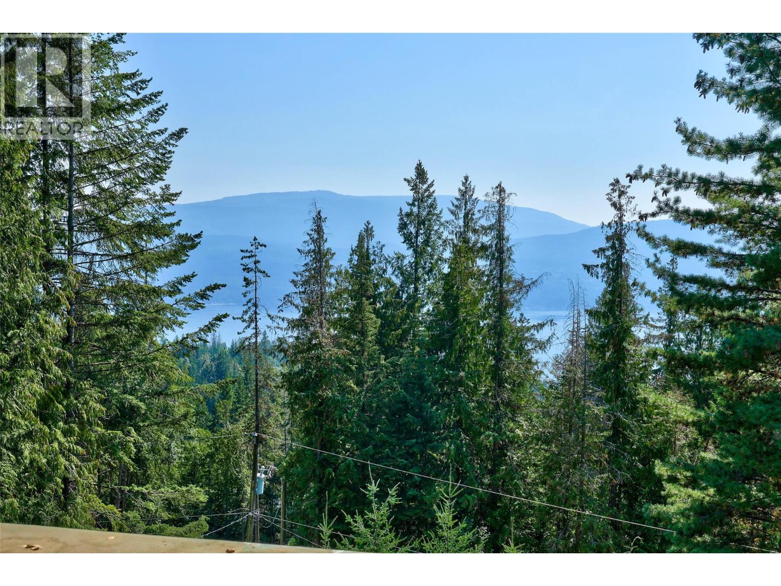 2795 Vickers Trail, Anglemont, British Columbia  V0E 1M8 - Photo 24 - 10361956