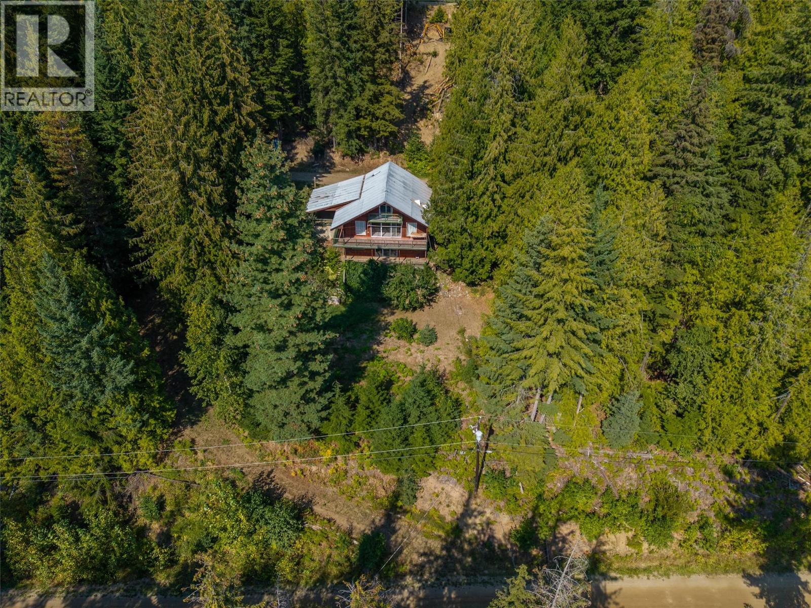 2795 Vickers Trail, Anglemont, British Columbia  V0E 1M8 - Photo 42 - 10361956