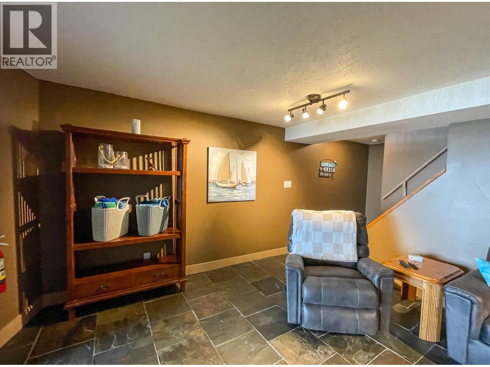 3075 Waverly Road, Sorrento, British Columbia  V0E 2W1 - Photo 9 - 10362225